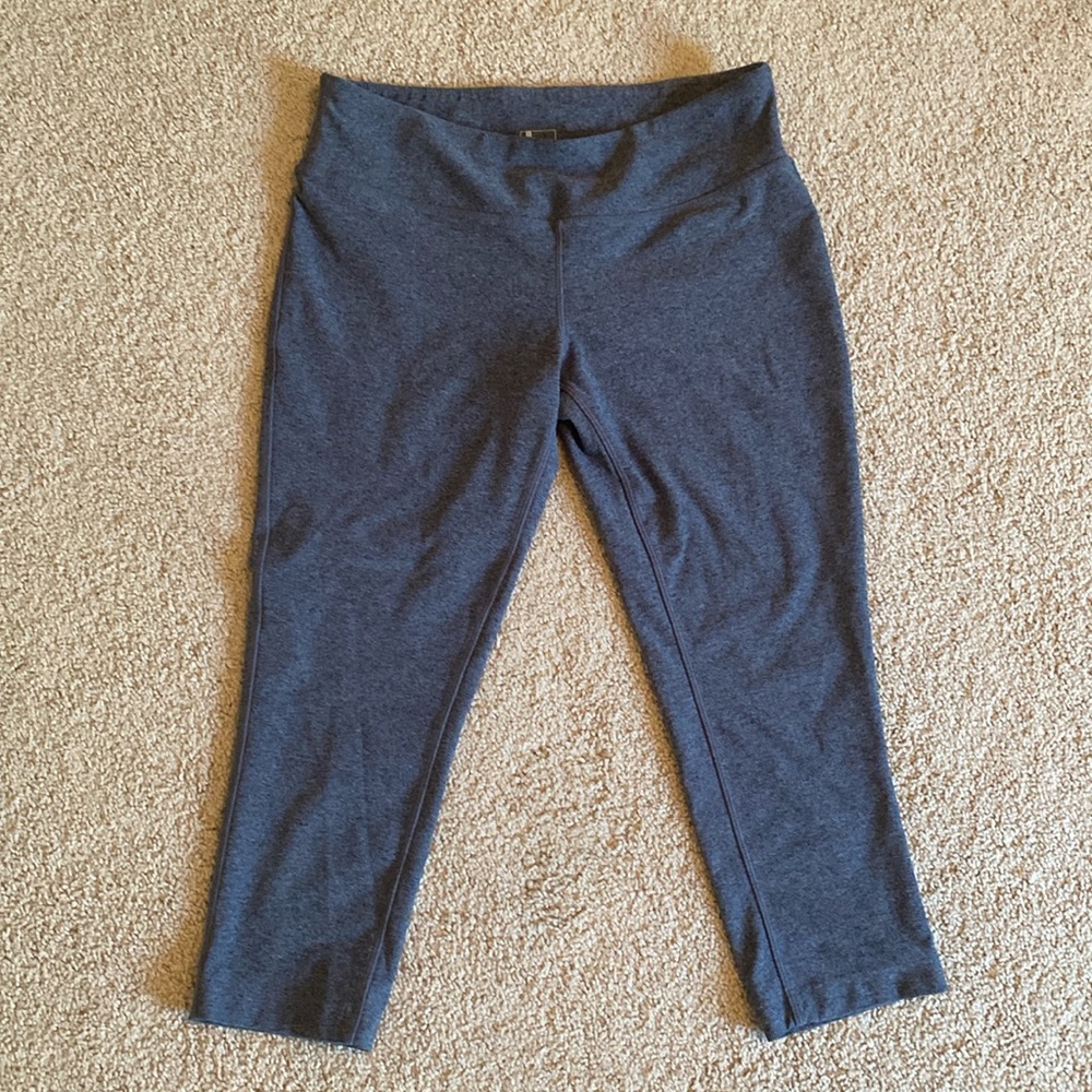 EUC Mondetta Capri Workout Leggings size M